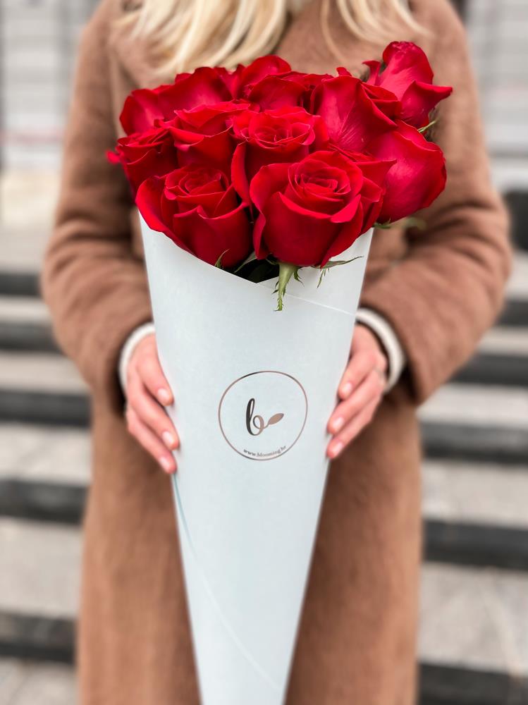 Blooming plavi tuljac s ružama2