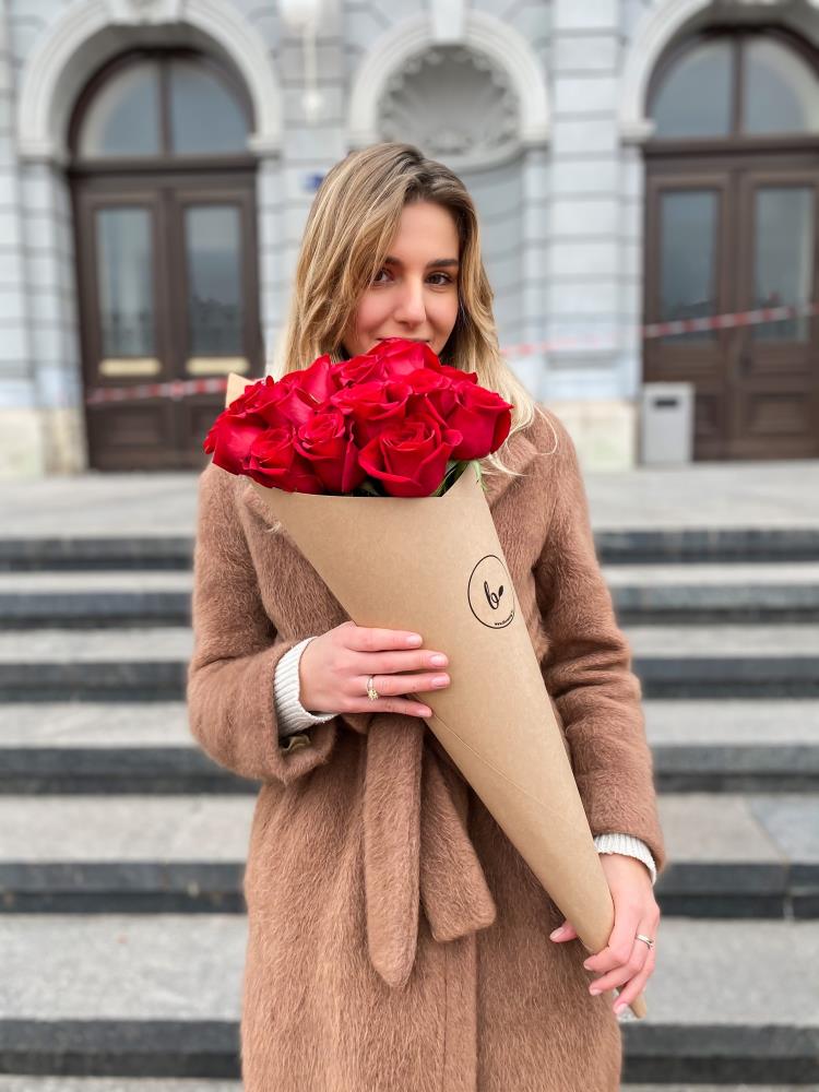 Blooming smeđi tuljac s ružama1