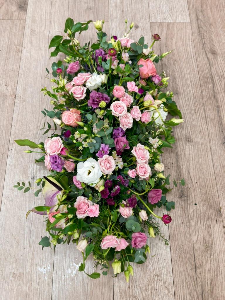 162-aranžmani-za-sprovod-lily-rose-casket