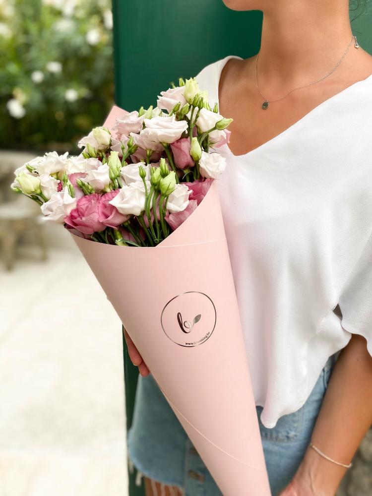 Blooming rozi tuljac sa lizijantusima 2
